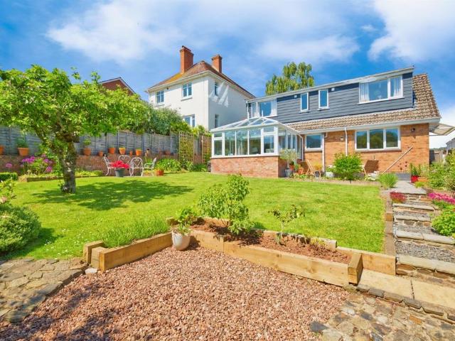 4 bedroom detached bungalow for sale