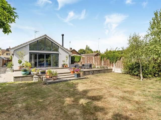 4 bedroom detached bungalow for sale