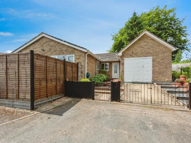 4 bedroom detached bungalow for sale