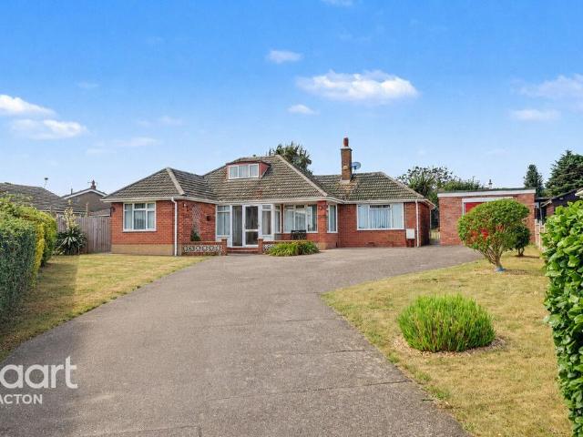 4 bedroom detached bungalow for sale