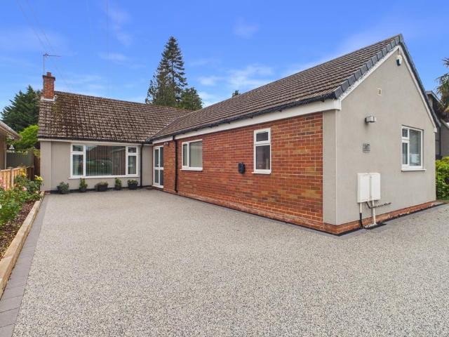 4 bedroom detached bungalow for sale