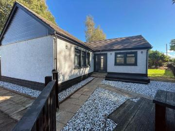 4 bedroom detached bungalow for sale
