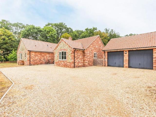 4 bedroom detached bungalow for sale