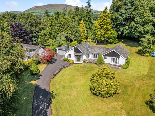 4 bedroom detached bungalow for sale