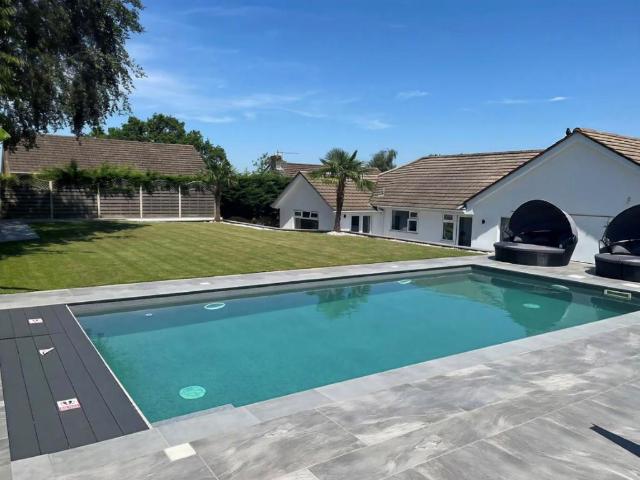 4 bedroom detached bungalow for sale