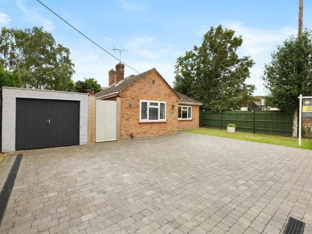 4 bedroom detached bungalow for sale