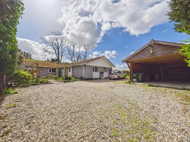 4 bedroom detached bungalow for sale
