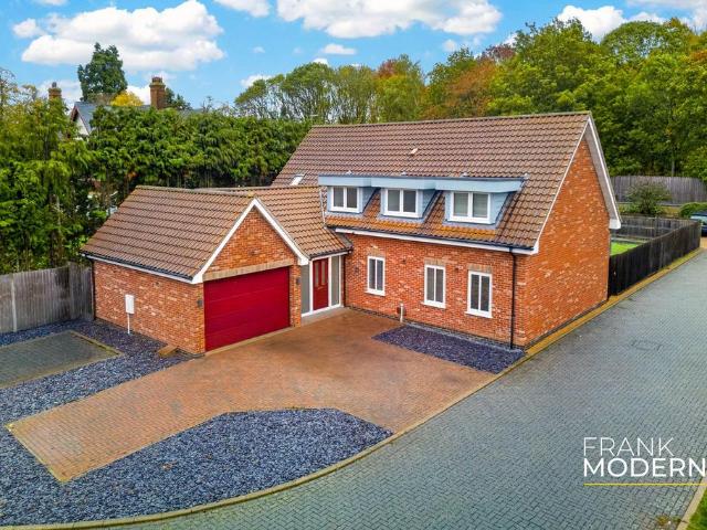 4 bedroom detached bungalow for sale