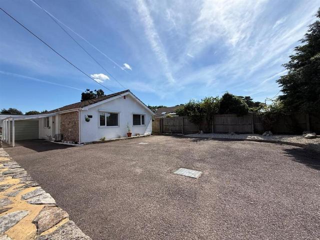 4 bedroom detached bungalow for sale