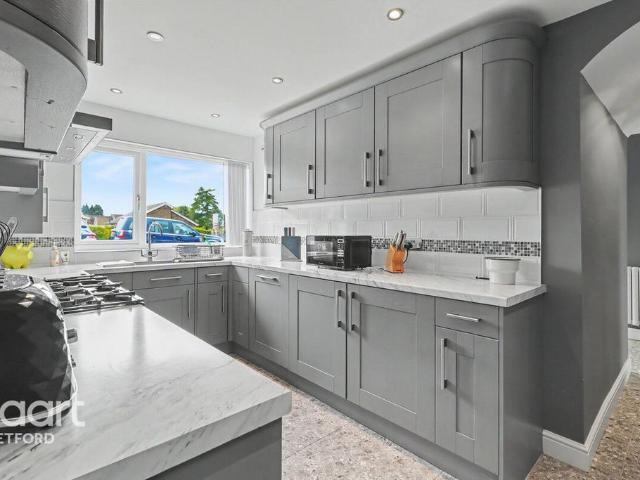 4 bedroom detached bungalow for sale