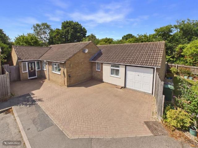 4 bedroom detached bungalow for sale