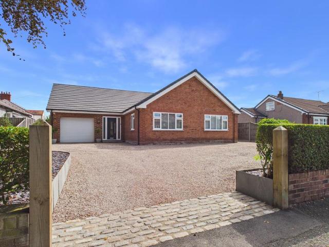 4 bedroom detached bungalow for sale
