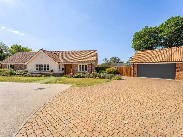 4 bedroom detached bungalow for sale