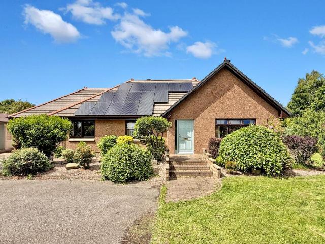 4 bedroom detached bungalow for sale