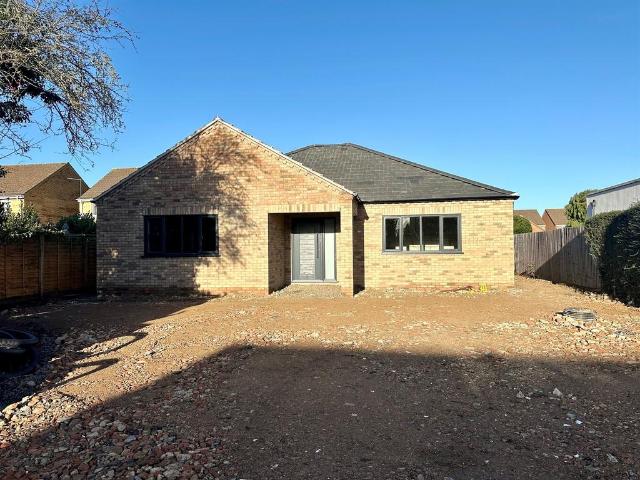 4 bedroom detached bungalow for sale