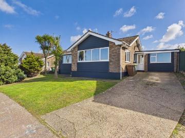 4 bedroom detached bungalow for sale