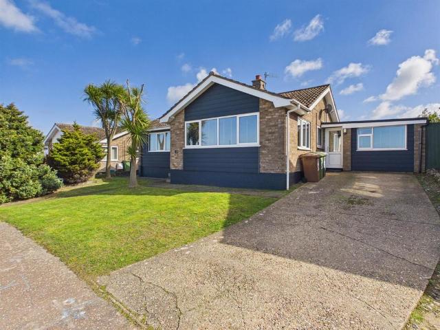 4 bedroom detached bungalow for sale