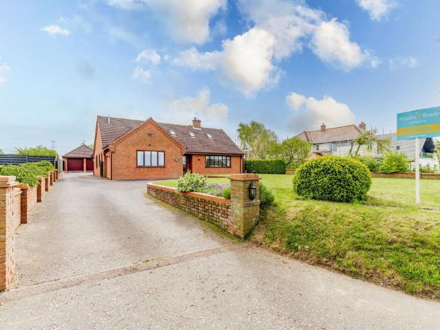 4 bedroom detached bungalow for sale