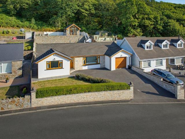 4 bedroom detached bungalow for sale