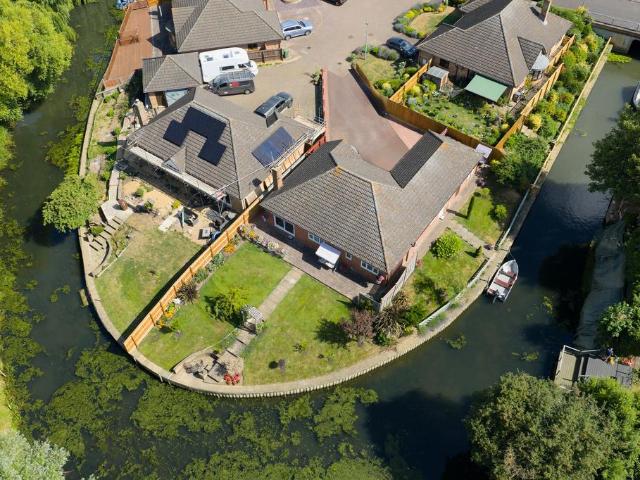 4 bedroom detached bungalow for sale