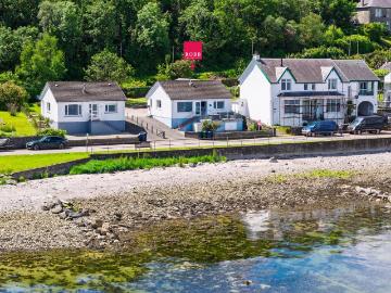 4 bedroom detached bungalow for sale