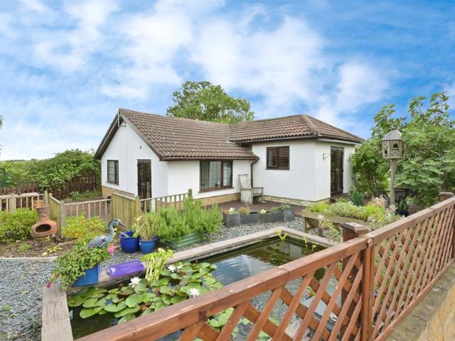 4 bedroom detached bungalow for sale