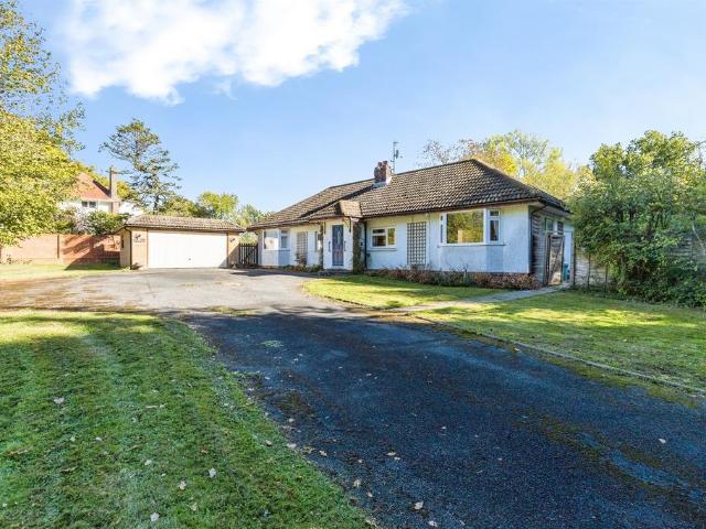 4 bedroom detached bungalow for sale