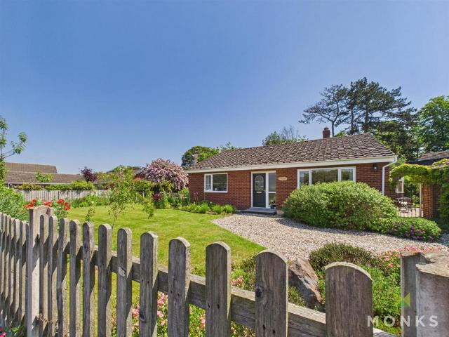 4 bedroom detached bungalow for sale