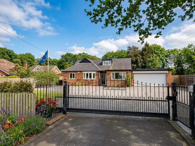 4 bedroom detached bungalow for sale