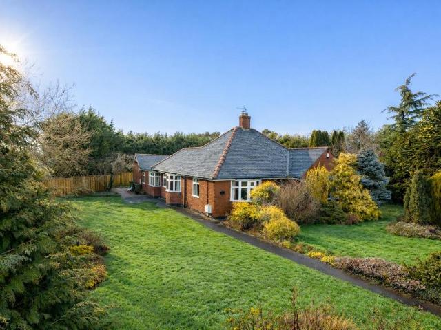 4 bedroom detached bungalow for sale