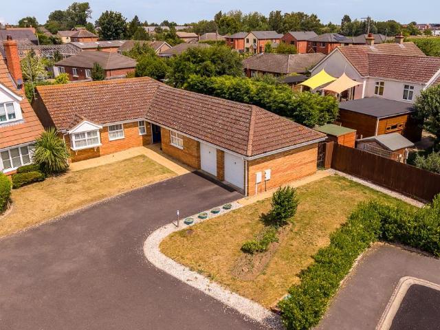 4 bedroom detached bungalow for sale