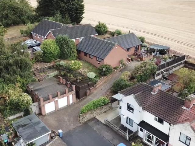 4 bedroom detached bungalow for sale