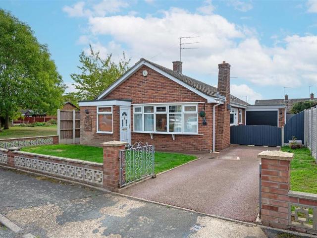 4 bedroom detached bungalow for sale