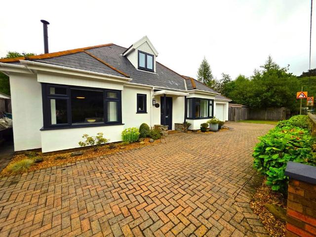 4 bedroom detached bungalow for sale