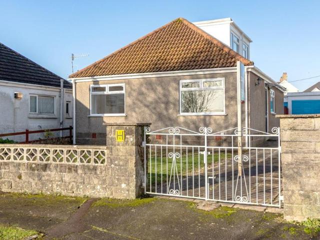 4 bedroom detached bungalow for sale