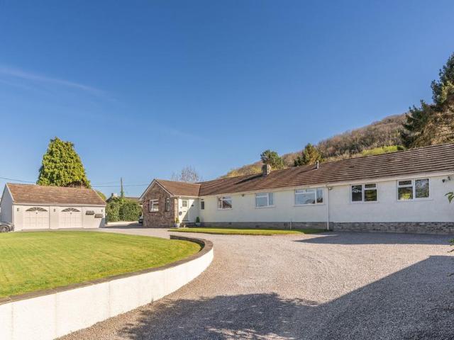 4 bedroom detached bungalow for sale