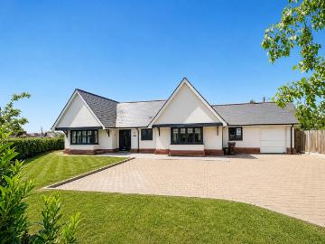 4 bedroom detached bungalow for sale