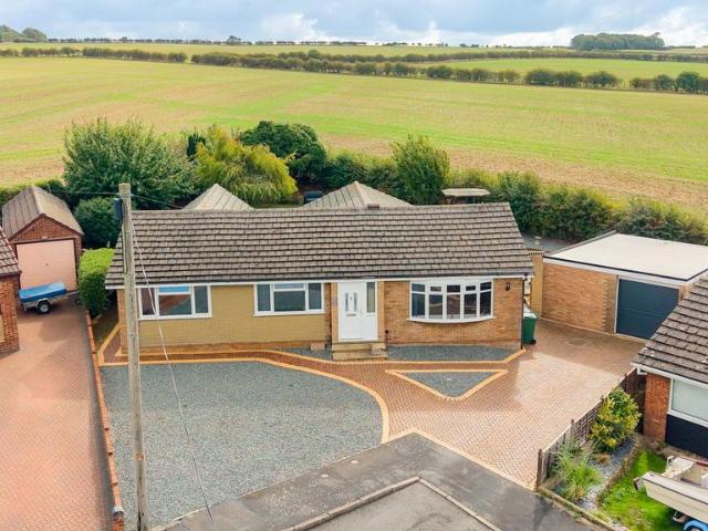 4 bedroom detached bungalow for sale