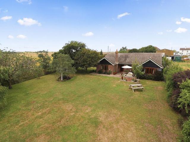 4 bedroom detached bungalow for sale