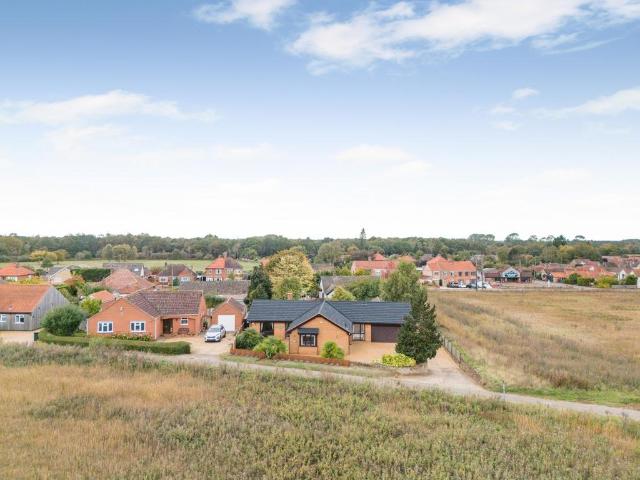 4 bedroom detached bungalow for sale