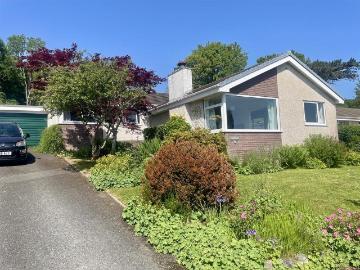 4 bedroom detached bungalow for sale