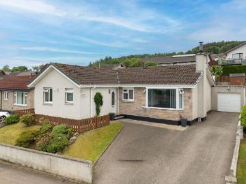 4 bedroom detached bungalow for sale