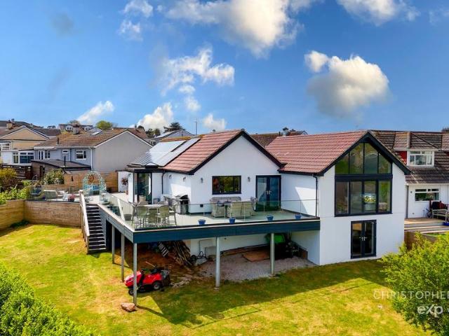 4 bedroom detached bungalow for sale