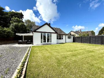 4 bedroom detached bungalow for sale