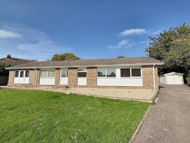 4 bedroom detached bungalow for sale