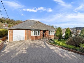 4 bedroom detached bungalow for sale