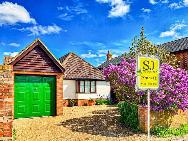 4 bedroom detached bungalow for sale
