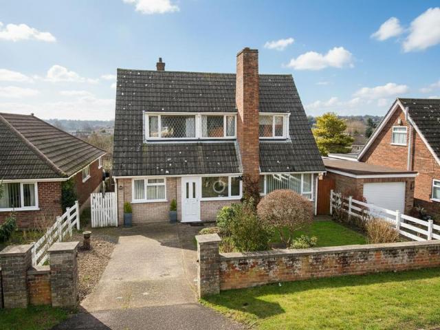 4 bedroom detached bungalow for sale