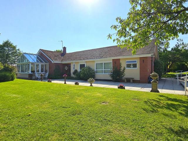 4 bedroom detached bungalow for sale