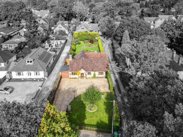 4 bedroom detached bungalow for sale